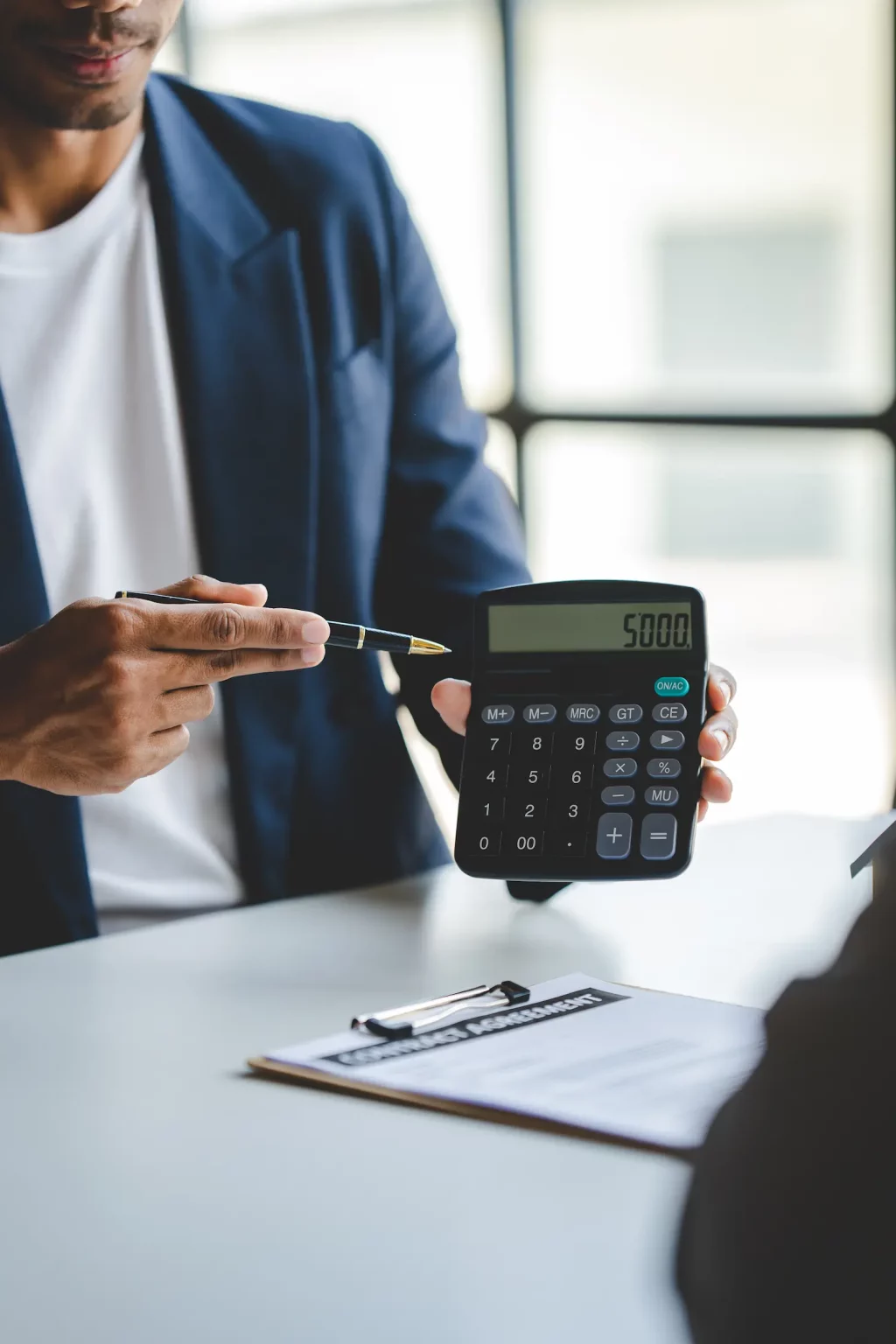 VAT consultant in Dubai advising a business on tax compliance and reporting
